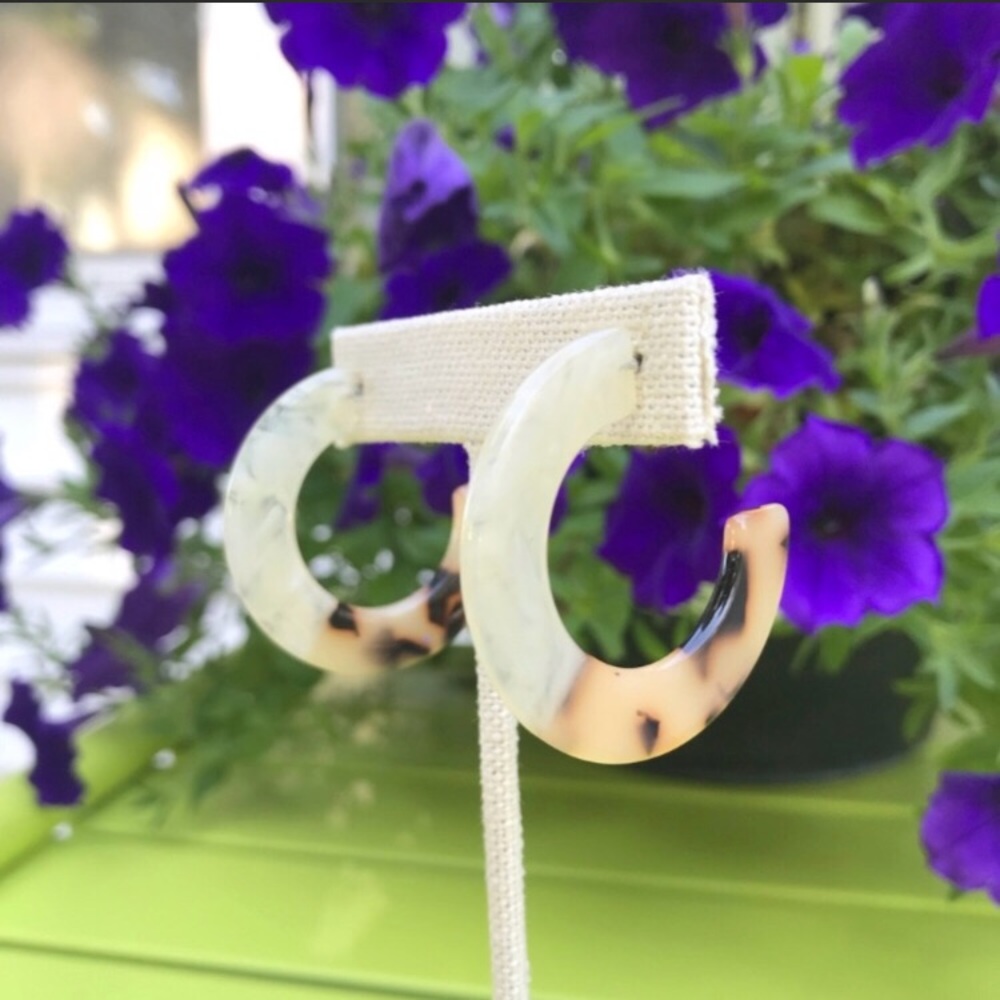 NWT BOGO FREE Modern Acrylic C-Hoop tortoise & ivory earring